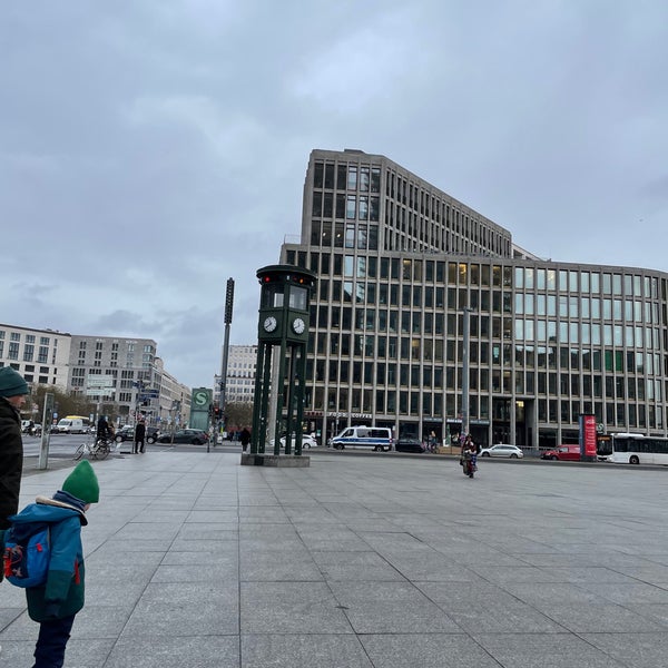 Potsdamer Platz / Hist. Ampel - Image 1